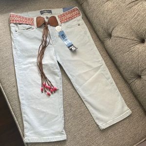 Brand New LEI Capri Jeans